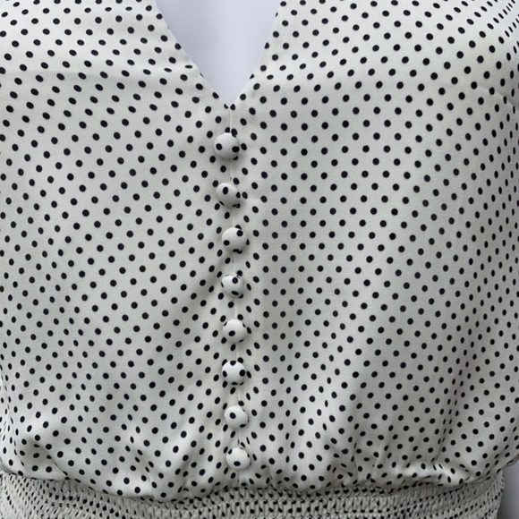 💋NWT Alice & Olivia Smocked Sleeveless Dot Print Plunge Blouse - Picture 10 of 15